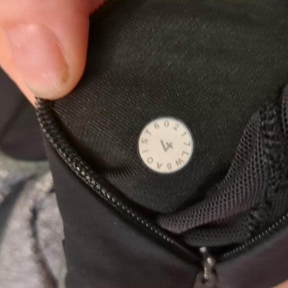 Lululemon run the day 7/8 tight fractal starlight black size 4 - Picture 6 of 8